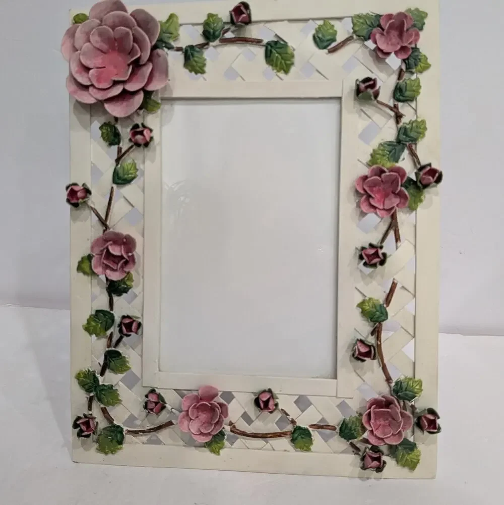 Shabby Chic Cottagecore Metal Lattice Floral Photo Frame 4x6 Tabletop Pink Rose